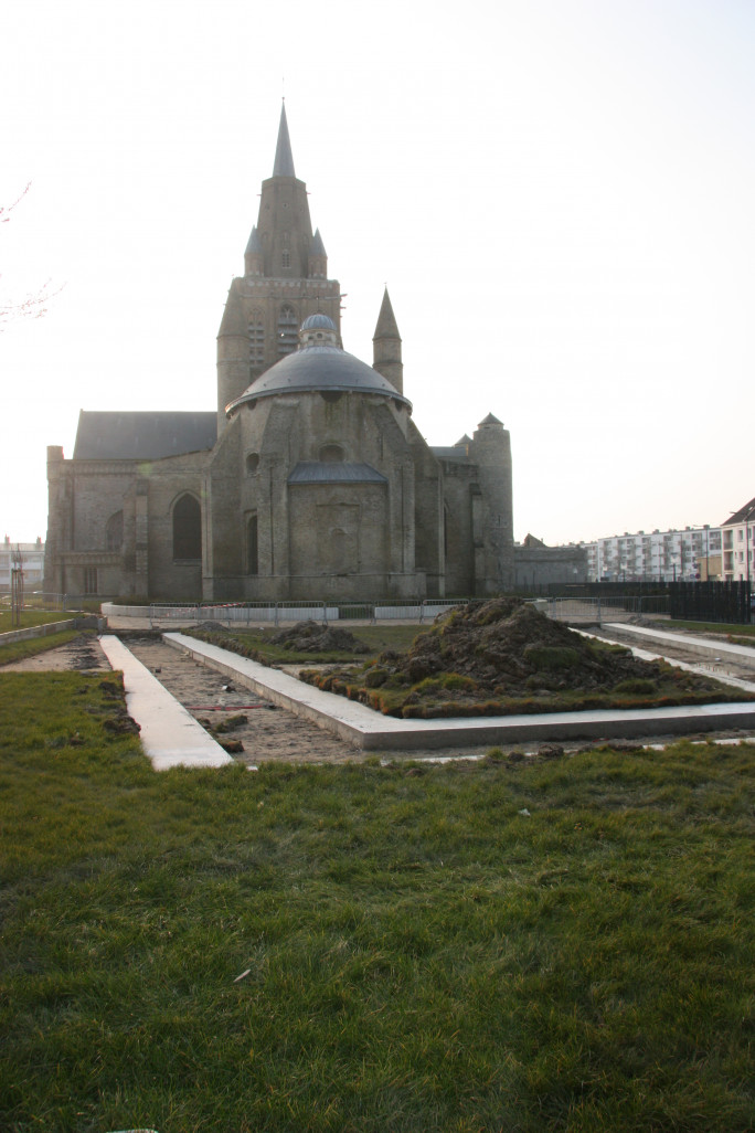 Les travaux on commencé au chevet de l'église Notre-Dame de Calais.