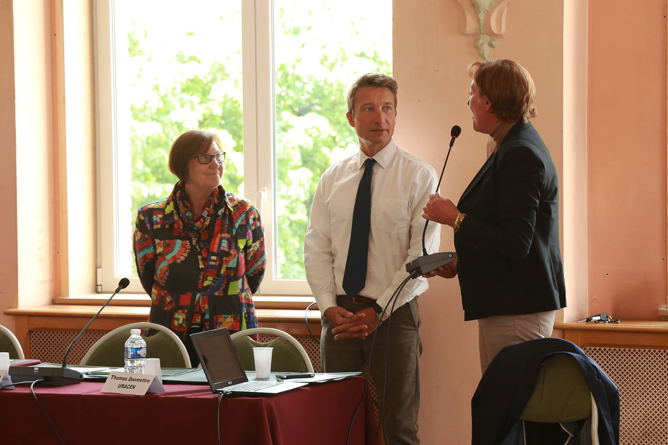 A droite Stéphanie Ducret, maire de Wasquhal lors du discours d'accueil, au cotes de Thomas Desmettre, directeur de l'Uracen, et Marie Delecambre, présidente du forum des associations