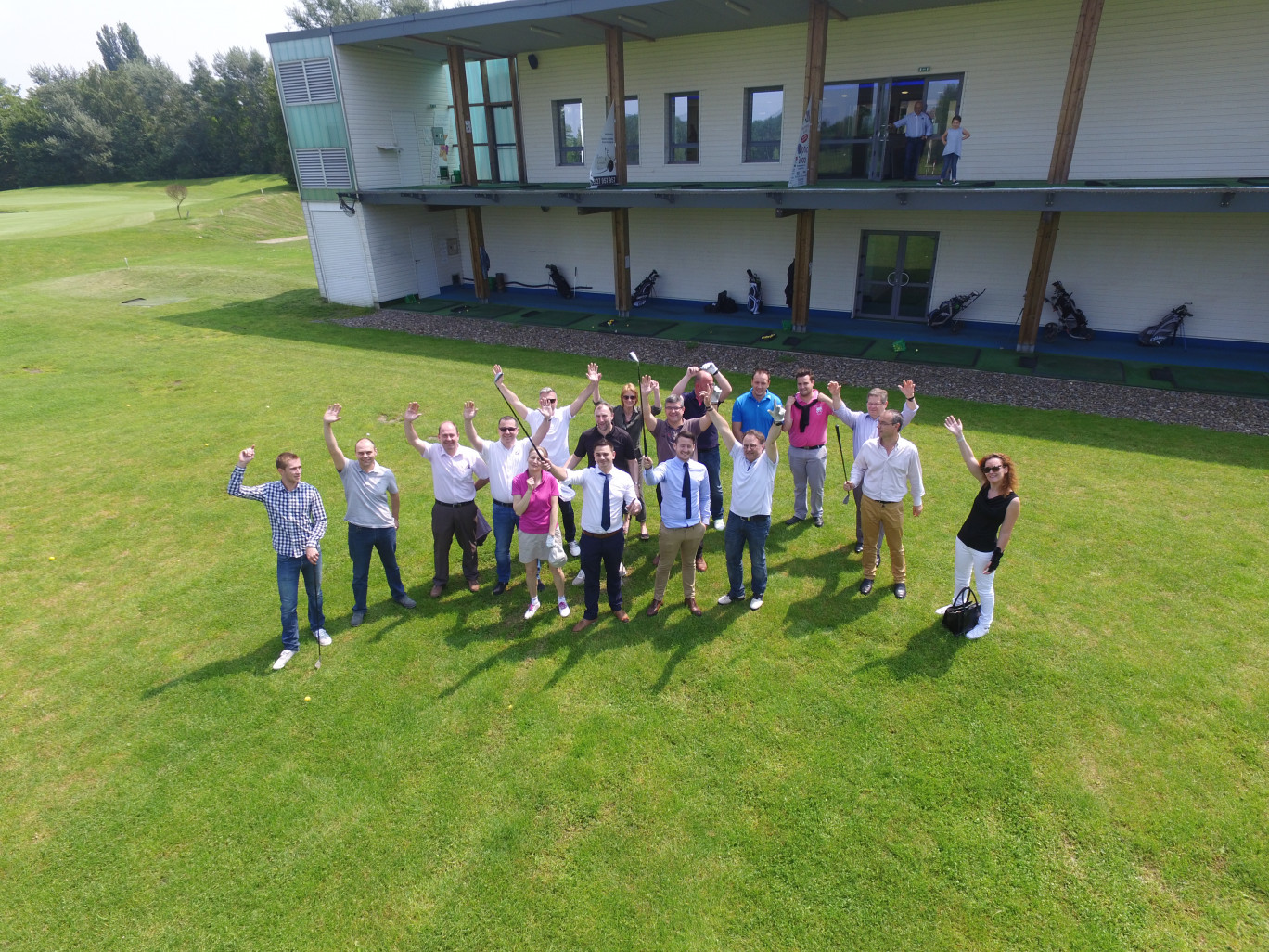 Dix chefs d’entreprises et leurs invités viennent participer à un moment convivial de détente et de découverte du golf.