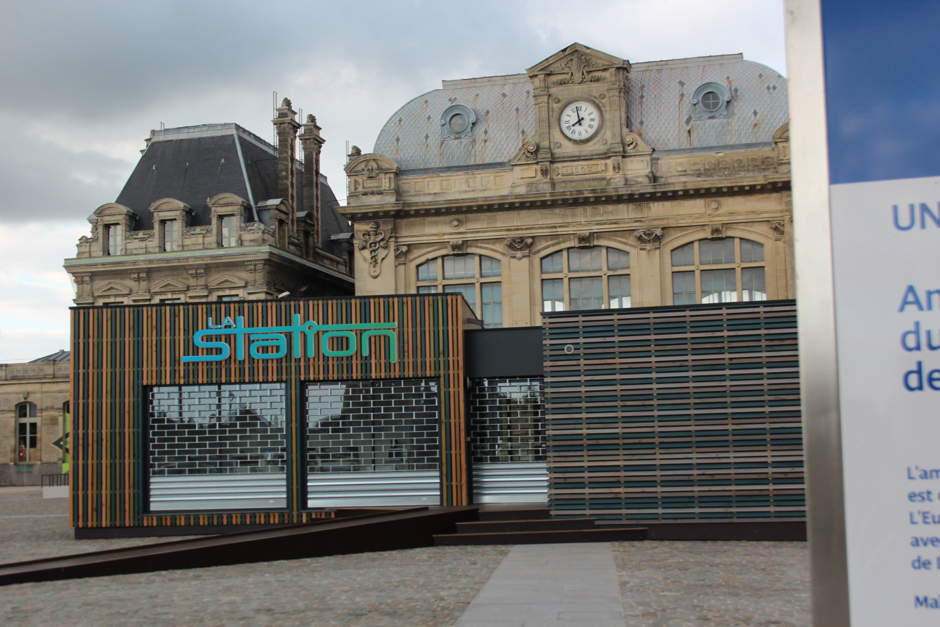 Face à la gare de Saint Omer.