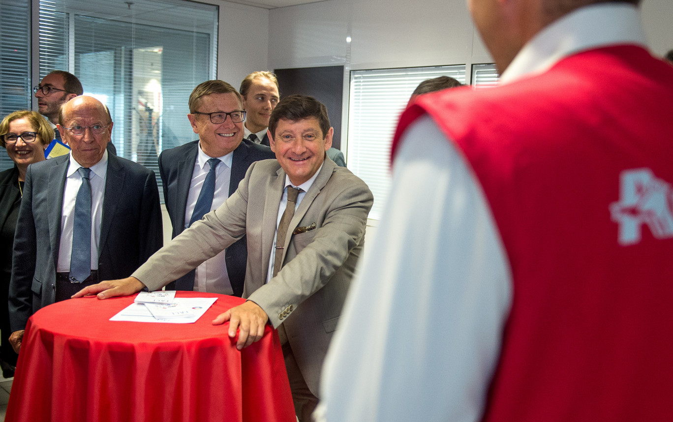 Patrick Kanner, ministre de la ville de la jeunesse et des sports, a échangé avec beaucoup d’à propos avec les chefs d'entreprises engagés auprès du club FACE Artois.