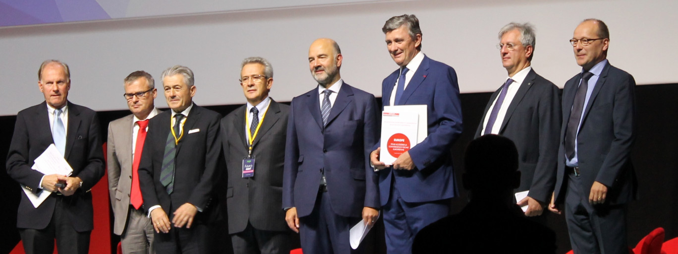 Philippe Arraou, président du Conseil Supérieur, a accueilli Pierre Moscovici, commissaire européen aux Affaires économiques et financières, pour lui remettre le livre blanc cosigné avec ses homologues européens.