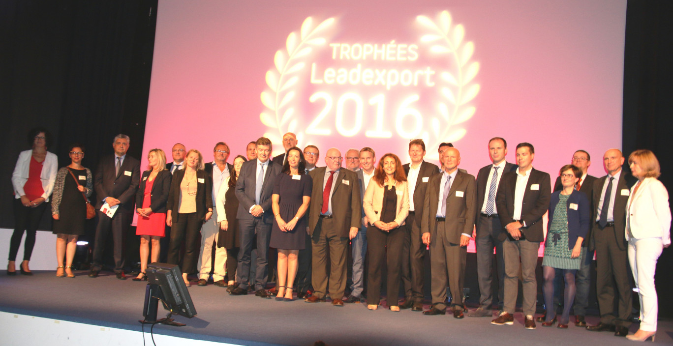 La promo 2016 des Trophées Leadexport avec les partenaires présents lors de la soirée.