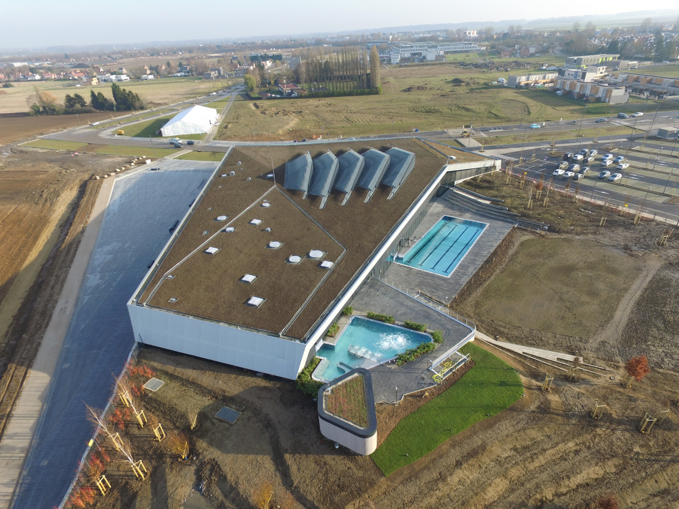Le centre aquatique Sourcéane est la pierre angulaire du projet d’écoquartier du Raquet outre le fait de créer de l’emploi, il permet de rendre un peu plus concret ce projet dont le développement s’étale sur une vingtaine d’années.
