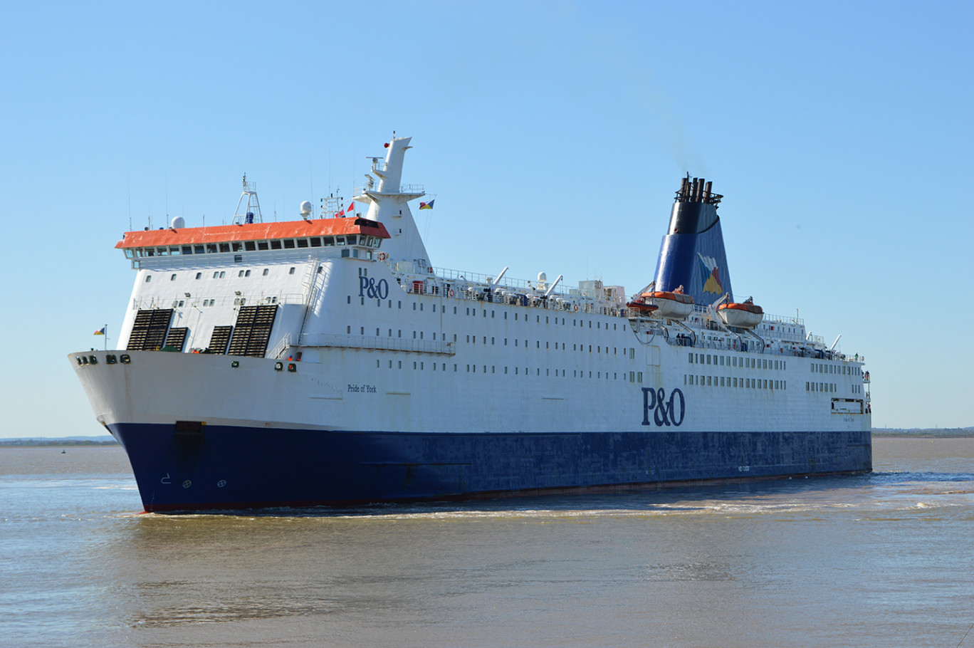 Le Pride of York, premier des quatre navires à prendre le chemin de Gdansk.