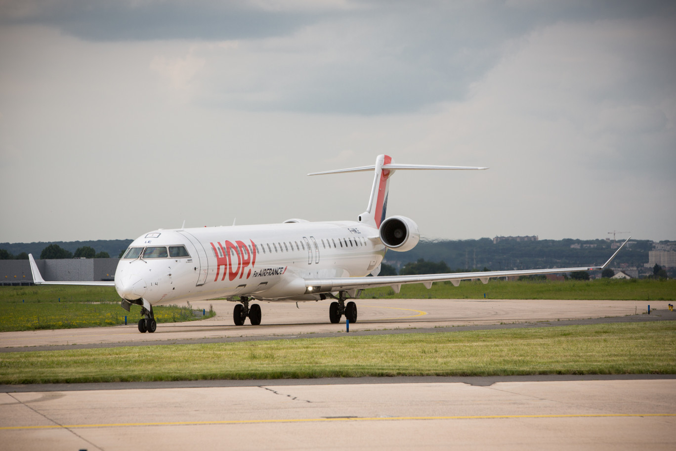 La compagnie transporte environ13 millions de passagers chaque année, sur plus de 130 lignes.