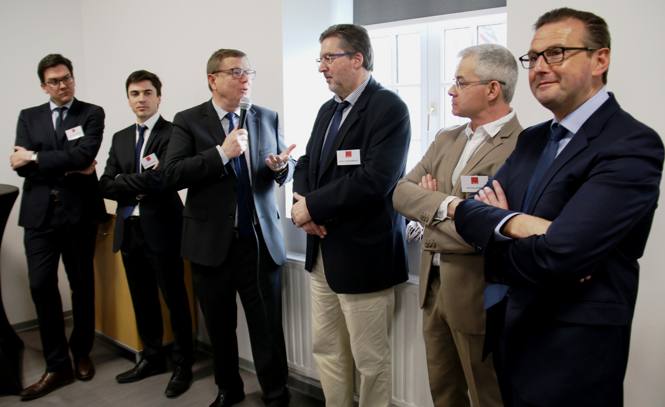Les personnalités se sont relayées pour exprimer leur satisfaction, de gauche à droite : Julien & Clément Fauquembergue, cogérants d’Ingeo, Philippe Rapeneau, président de la Communauté Urbaine d’Arras, Patrice Fauquembergue, fondateur et gérant d’Ingeo, Jean-Paul Lecubin, directeur de l’agence d’Arras, Frédéric Leturque, maire d’Arras.