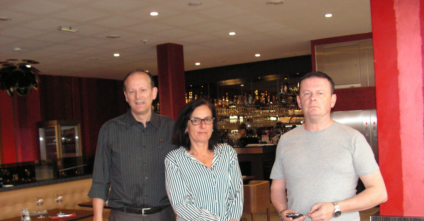 Une partie de l’équipe. De gauche à droite : Erik Loywick, maître d’hôtel depuis 31 ans, Angélique Bruyère, responsable de l’accueil et Stéphane Lefèvre, responsable du restaurant.