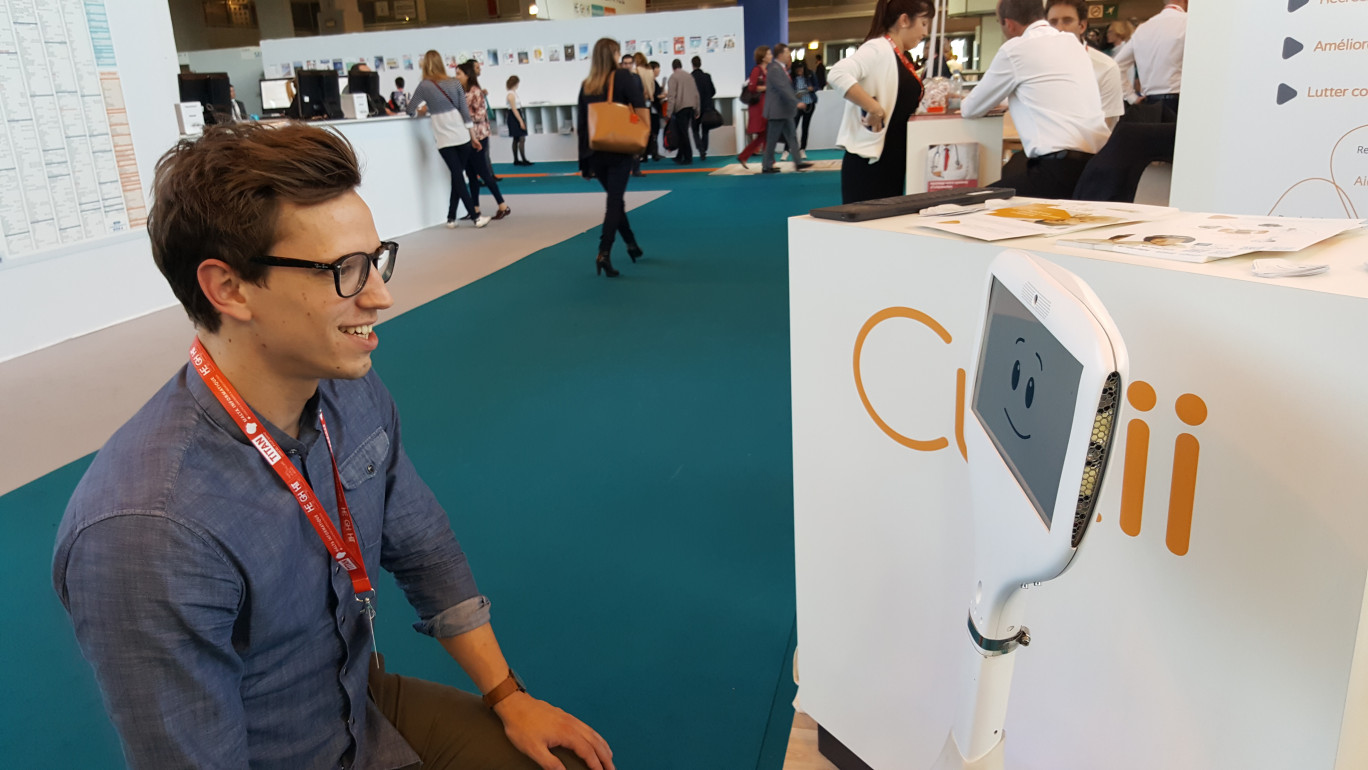 Ce robot autonome à reconnaissance vocale veut recréer du lien social.