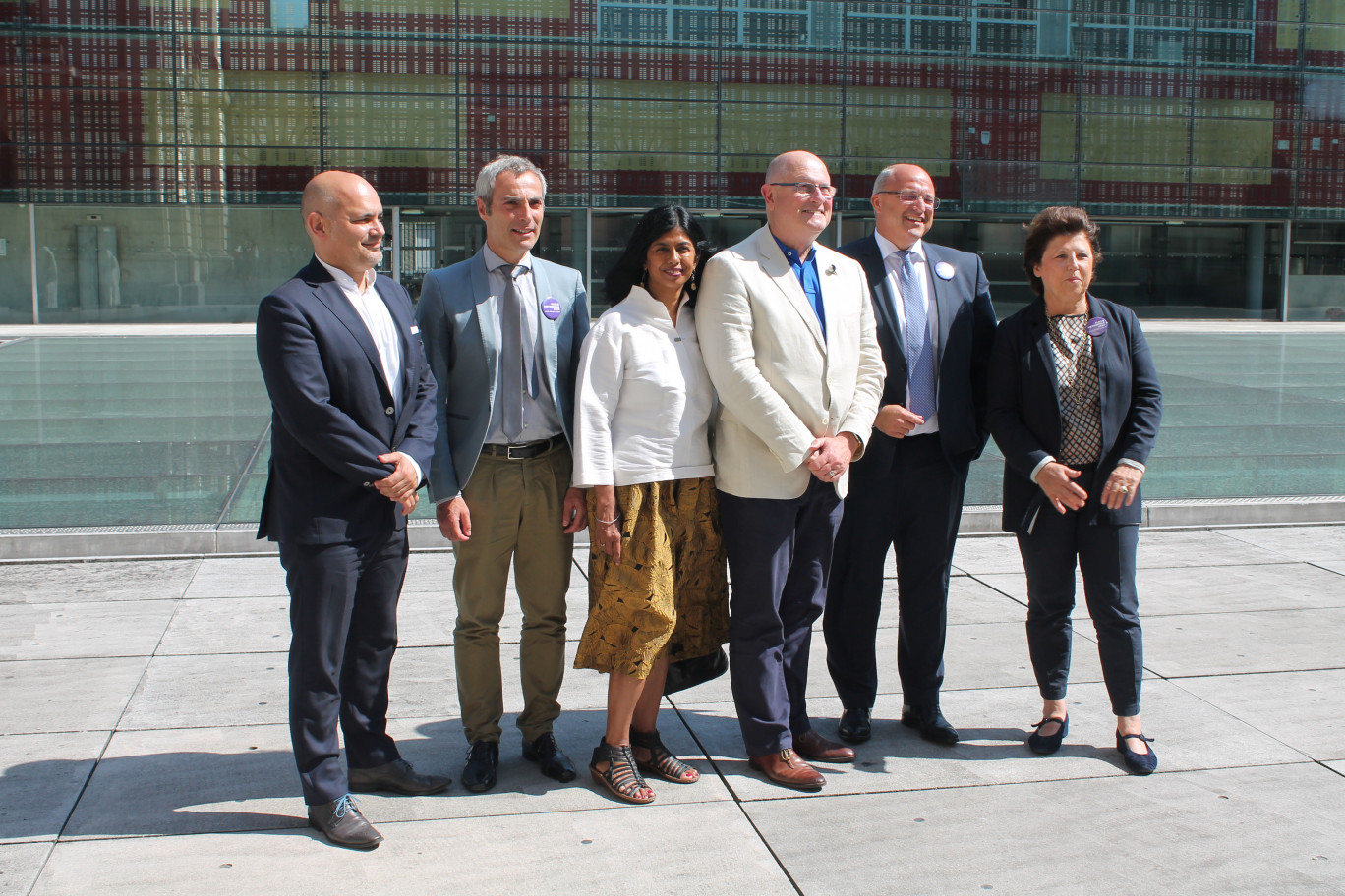 Accompagnés des acteurs politiques du territoire, les membres du jury (au centre) ont fait escale à Lille avant de s'envoler pour Sydney.