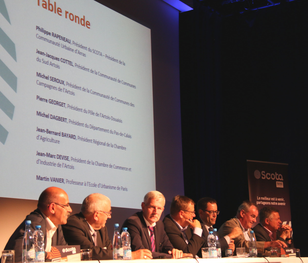 Les participants à la table ronde (de gauche à droite) : Jean-Jacques Cottel, Michel Séroux, Michel Dagbert, Philippe Rapeneau, Martin Vanier, Jean-Marc Devise et Jean-Bernard Bayard.