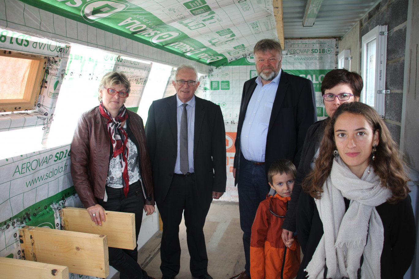 Claude Bachelet et les équipes du Pays du Ternois ont fait du salon de l’habitat une vitrine du savoir-faire des artisans.            