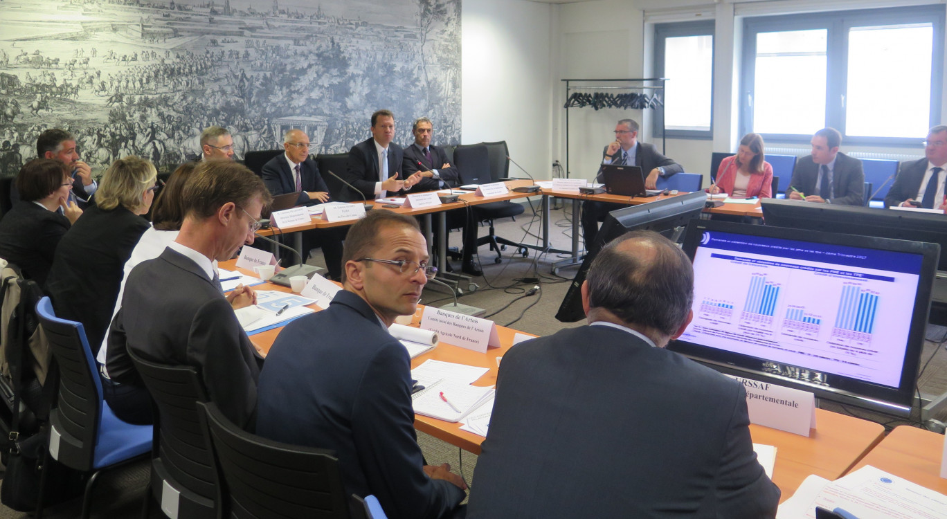 Fabrice Pesin, Médiateur national du crédit aux entreprises, présente le dispositif de médiation en présence de Fabien Sudry, préfet du Pas-de-Calais (à sa gauche).