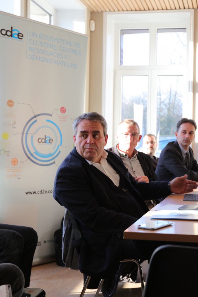 Xavier Bertrand, président de la région Hauts-de-France, lors de sa visite au Cd2e. ©ACT'Studio