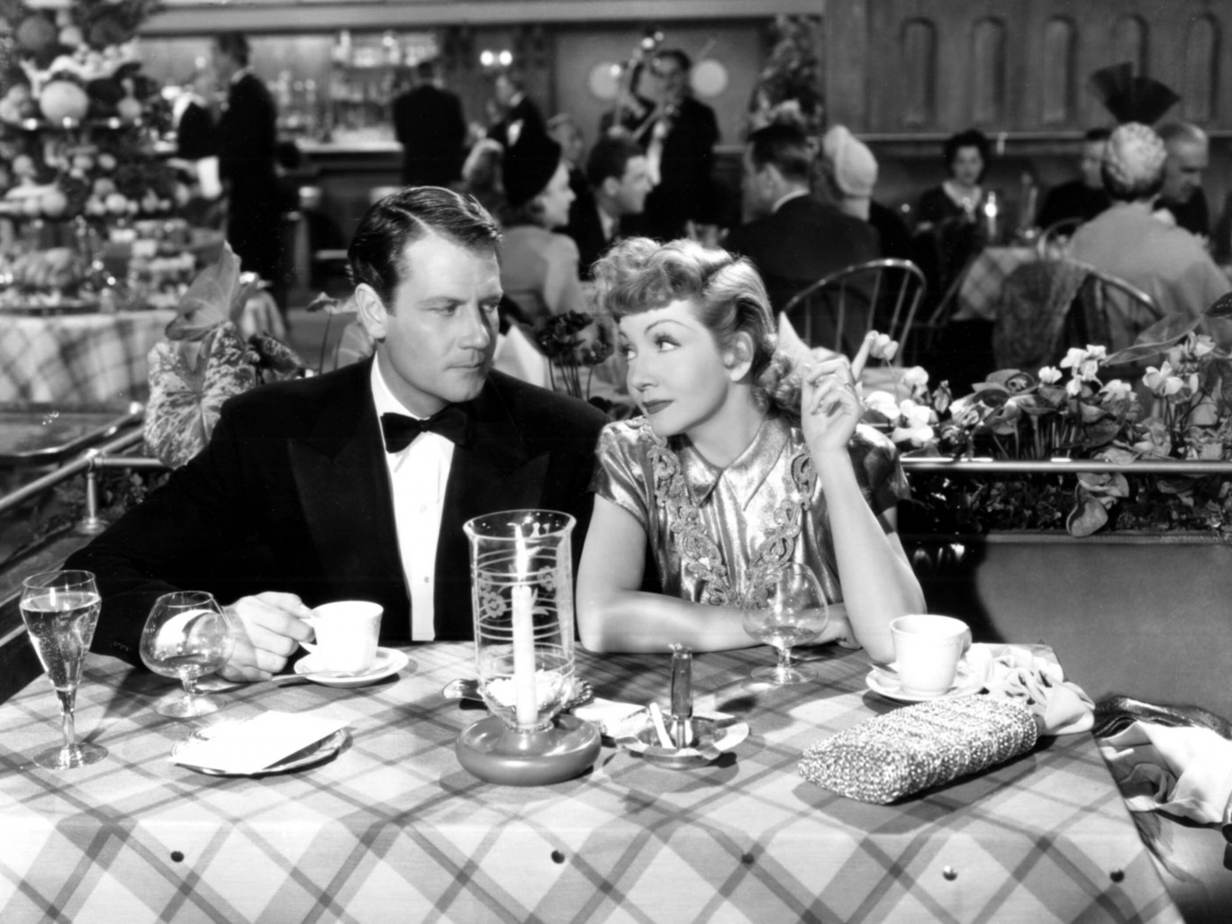 Joel McCrea et Claudette Colbert dans le jubilatoire Madame et ses flirts. © 1942 Paramount Pictures Inc. Renewed 1969 by EMKA. Tous droits réservés.