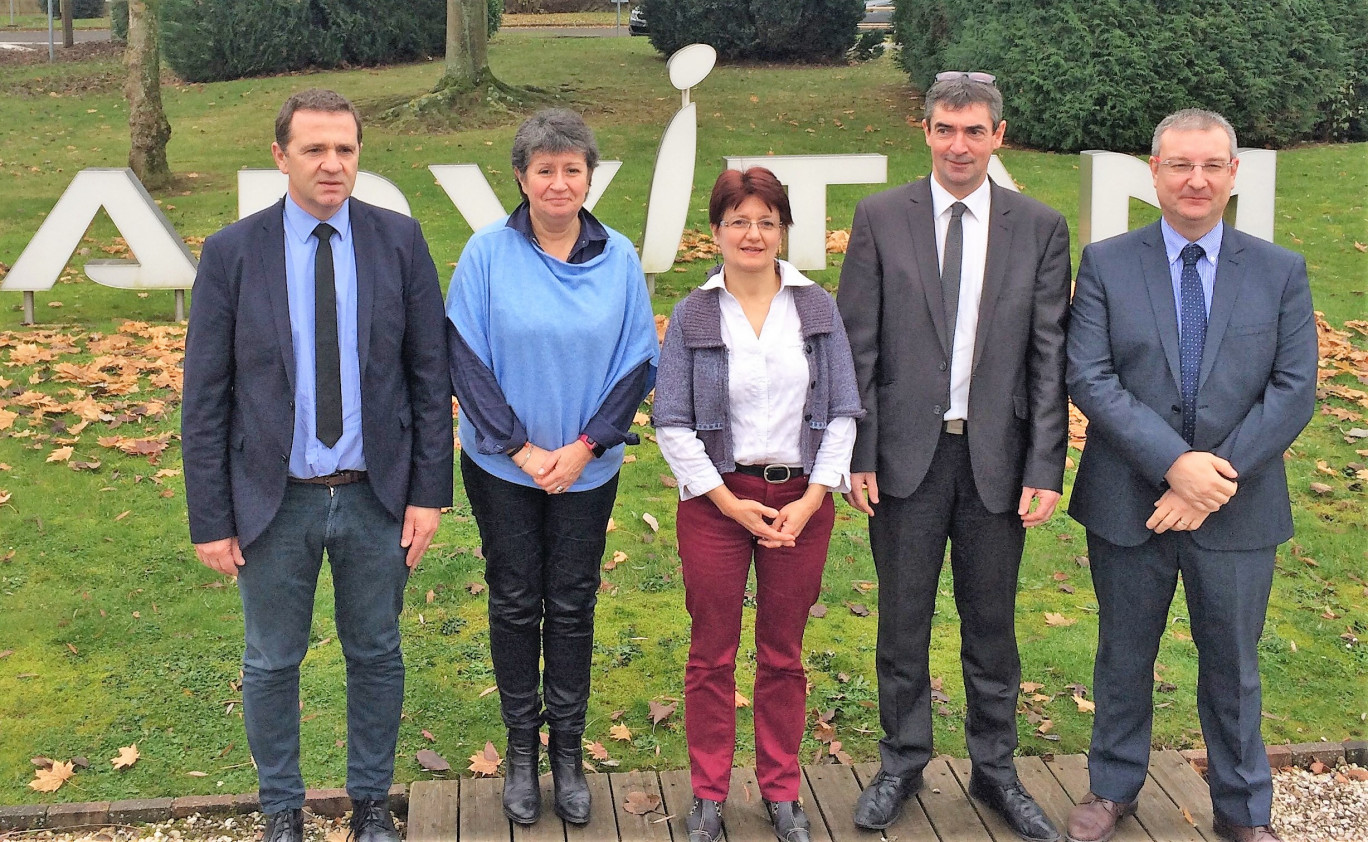 Les dirigeants d’Unéal/Avitam (de gauche à droite) : Laurent Bué, vice-président de la coopérative Unéal, Françoise-Emmanuelle Boussinesq, directrice opérationnelle d’Unéal, Anne Vandenbossche, vice-présidente d’Unéal, Bertrand Hernu, président d’Unéal et du groupe Advitam, et Cédric Cogniez, directeur général d’Unéal et du groupe Advitam.

