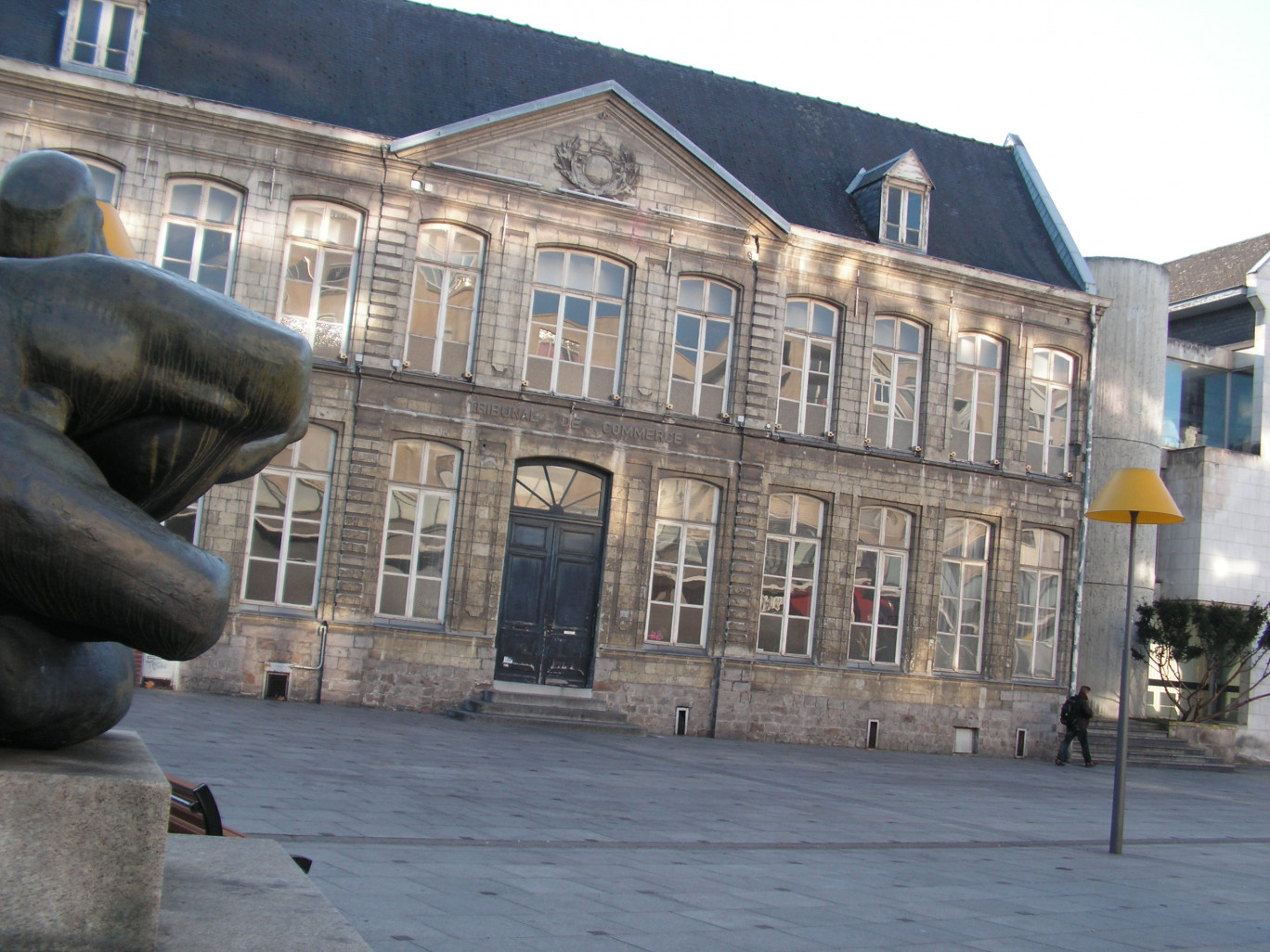 Le Palais Consulaire dans le centre de Valenciennes pourrait retrouver son éclat.