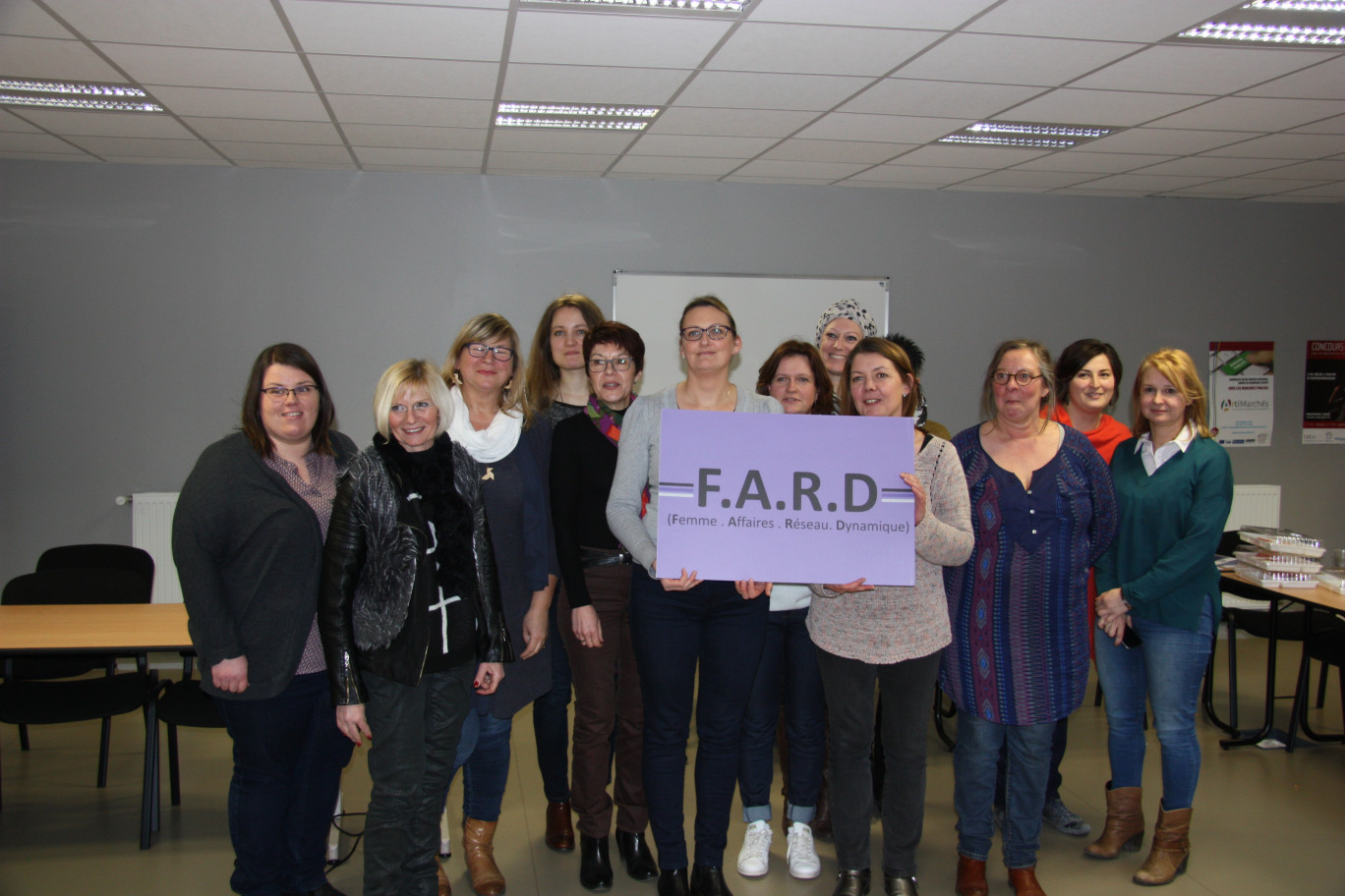 Le groupe des FARD. Mme Marie-José Orlof est la troisième à partir de la gauche.