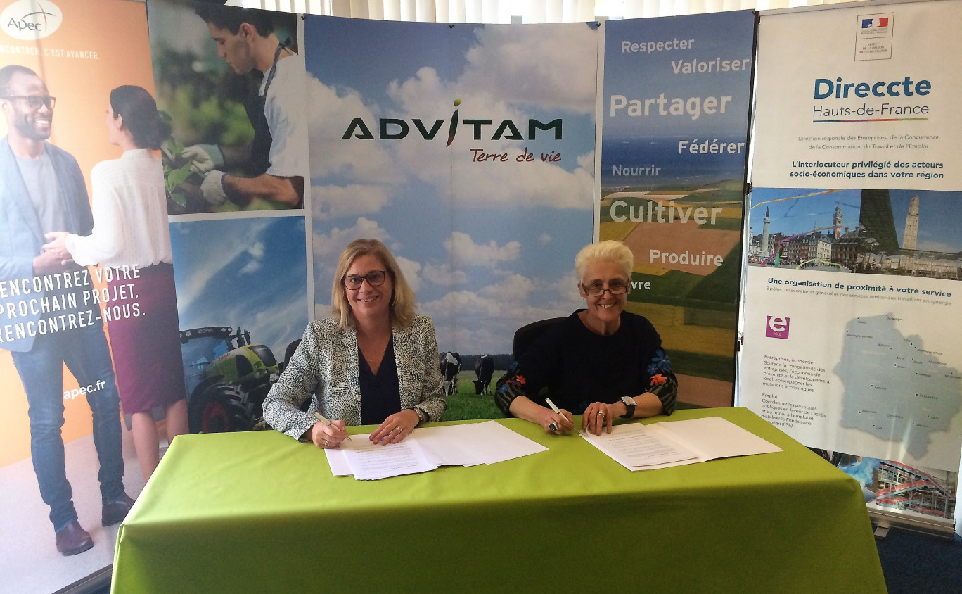 Lors de la signature de la convention de partenariat : (à gauche) Valérie Fenaux, déléguée régionale de l’Apec, et Michèle Lailler-Beaulieu, directrice régionale de la Direccte.