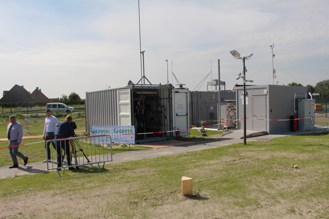 Le démonstrateur Power-to-Gas a été installé dans des conteneurs à quelques centaines de mètres des logements et du centre de soins.