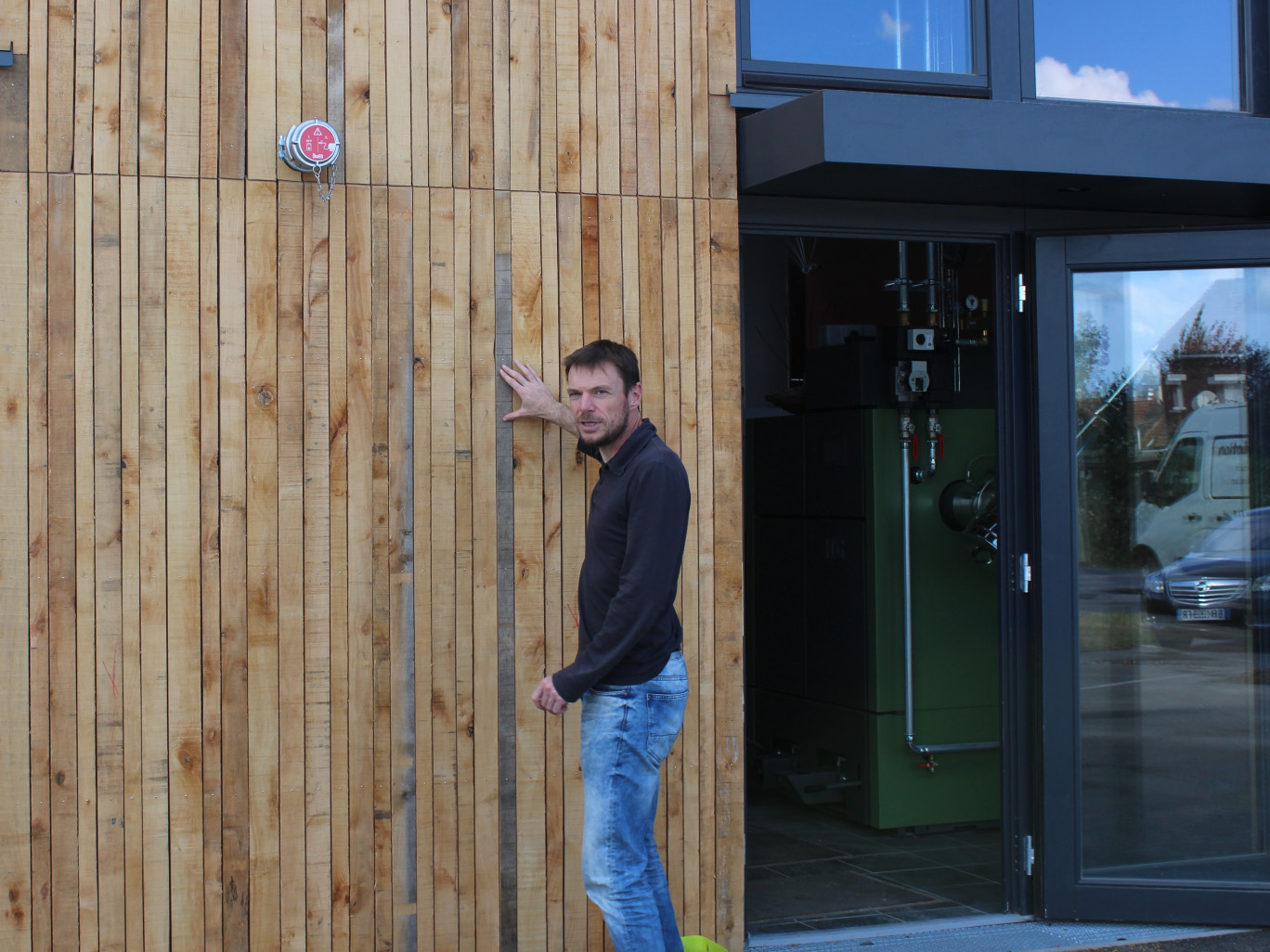 Vivénergie a rénové son bâtiment avec des matériaux biosourcés et une peinture sans COV.