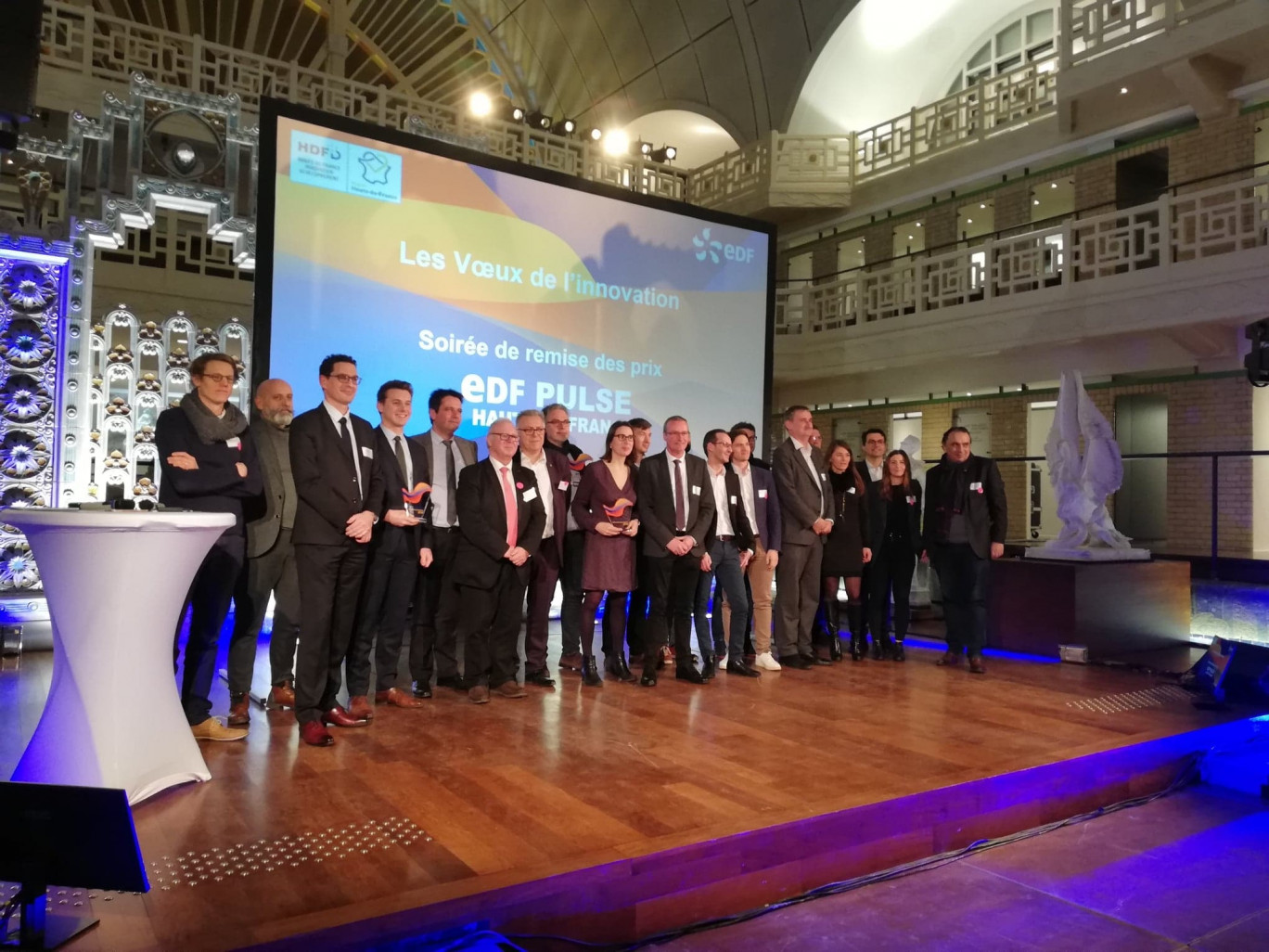 Les lauréats du Prix EDF Pulse et les organisateurs à La Piscine de Roubaix.