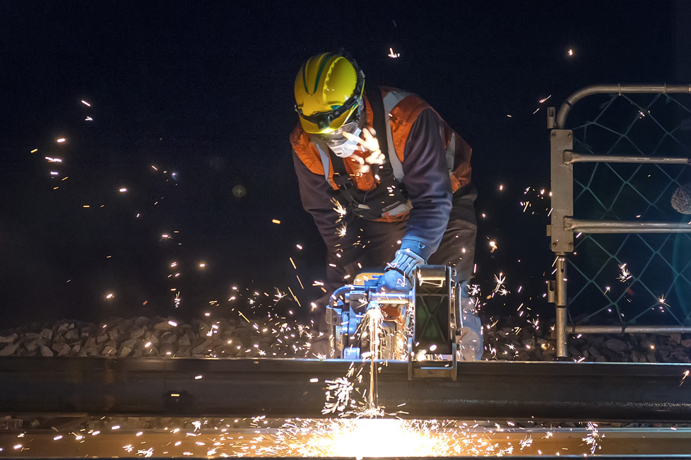 09/06/2015 , Suivi de chantier à Hallencourt.Remplacement de rails par le BOA.