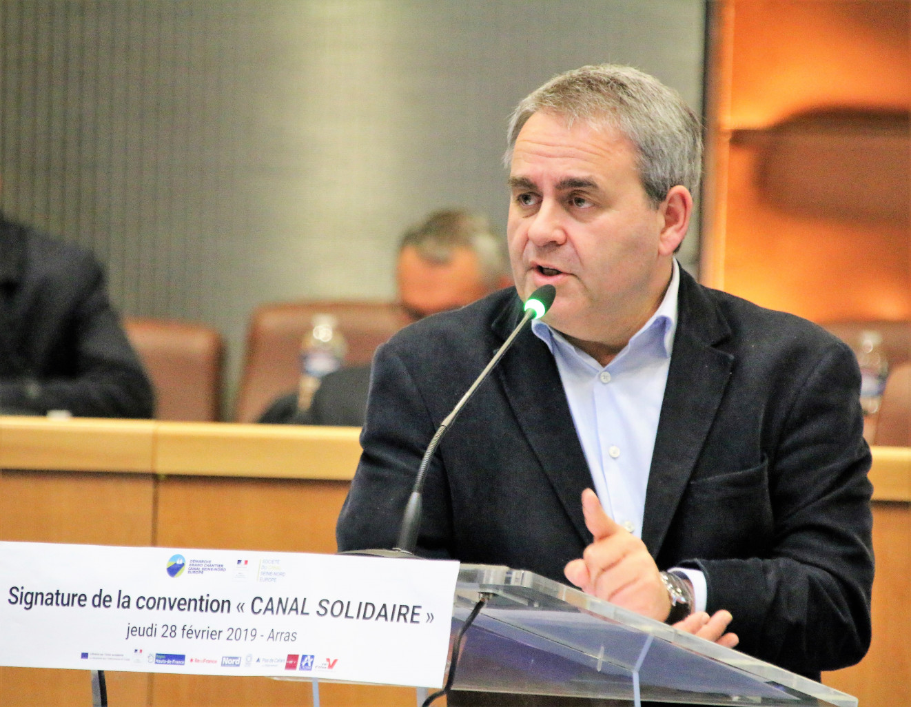 Xavier Bertrand offensif sur le projet : «On reprend le manche, on reprend tout.»