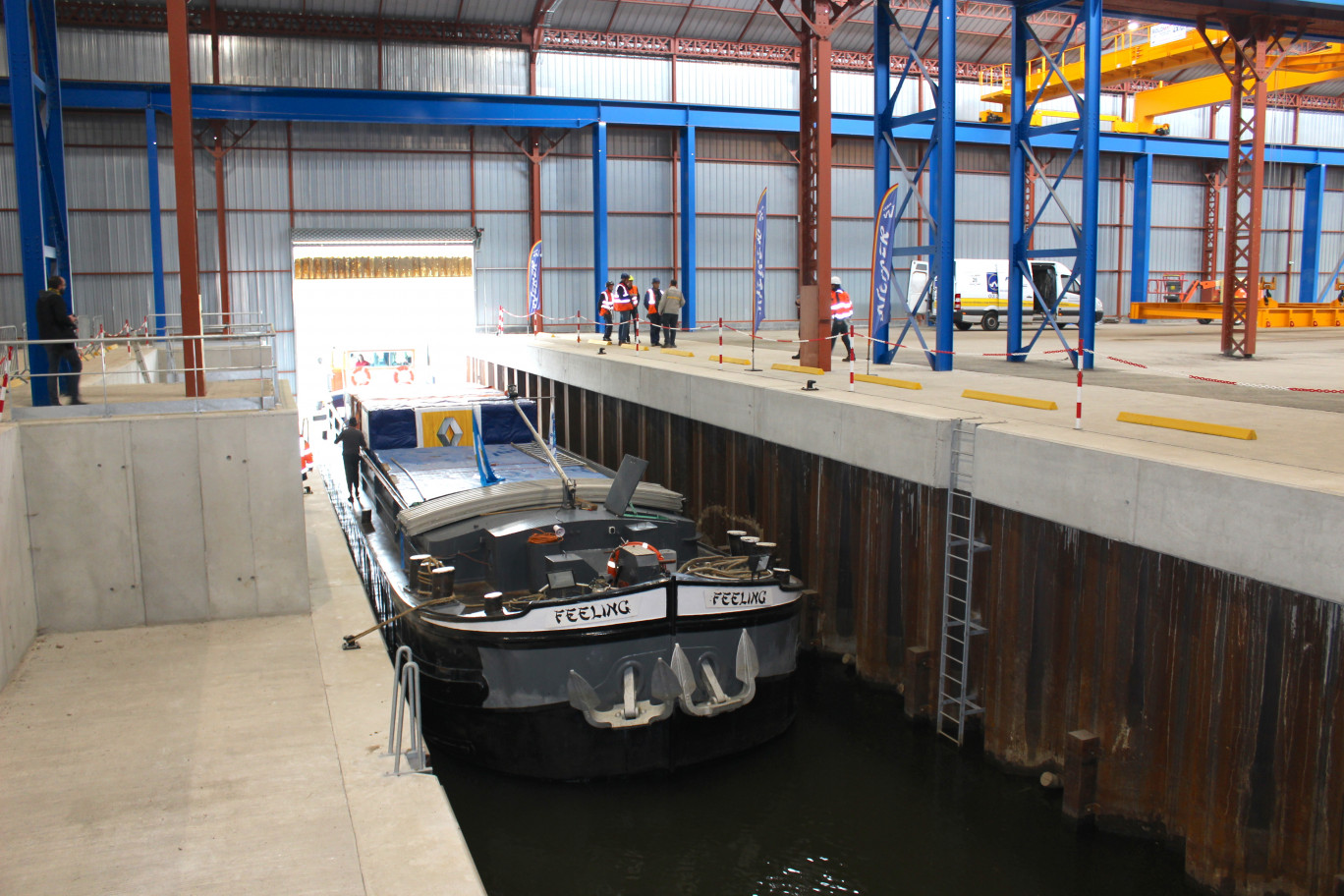 Renault Maubeuge a souhaité être la première industrie à faire usage du port à sec d'Hautmont. 