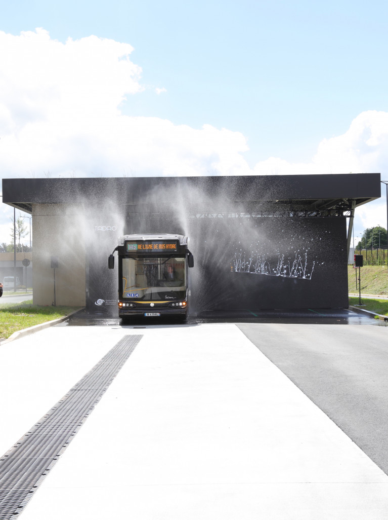 Le premier bus à hydrogène d’Europe vient d’être lancé au cœur du bassin minier, un territoire qui a beaucoup souffert et se trouve peu à peu un nouveau souffle. ©ACT'STUDIO