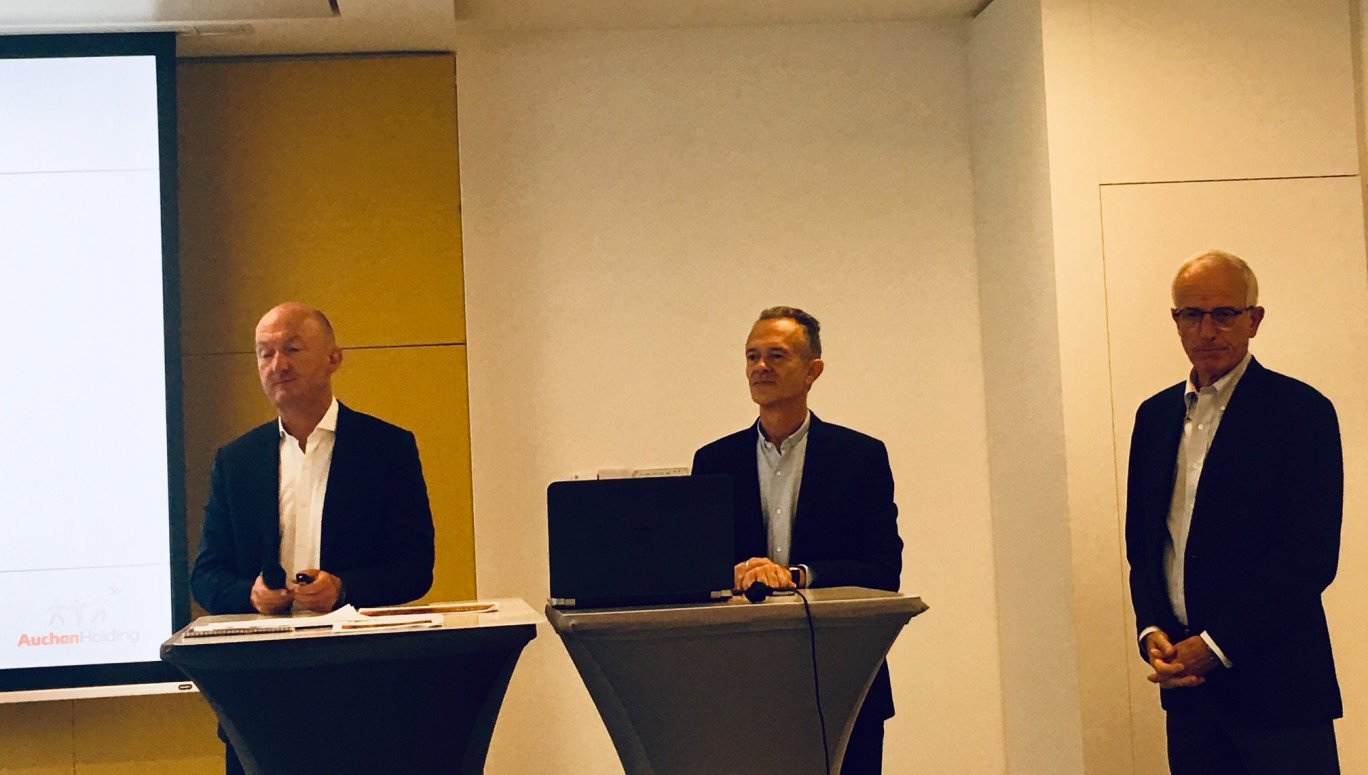 De gauche à droite : Edgar Bonte, président du directoire de Auchan holding et président d’Auchan Retail, Xavier de Mézerac, secrétaire général d’Auchan Holding et Benoit Lheureux, directeur général de Ceetrus.