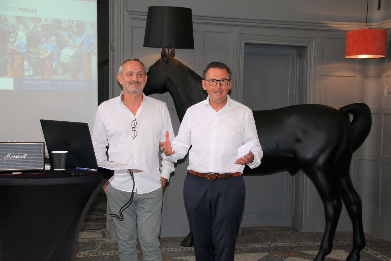 Lors de la présentation de la marque : Christian Berger, directeur général de l’Office de Tourisme Arras Pays d’Artois (à gauche), et Frédéric Leturque, président.
