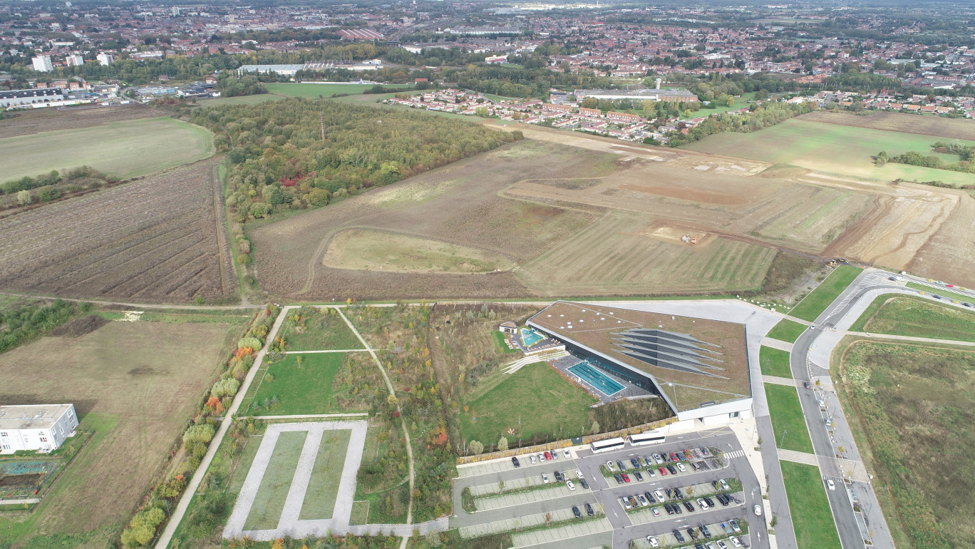 La construction des premiers bâtiments a commencé à l’entrée de la zone du Raquet, qui sera entièrement transformée dans les mois à venir.