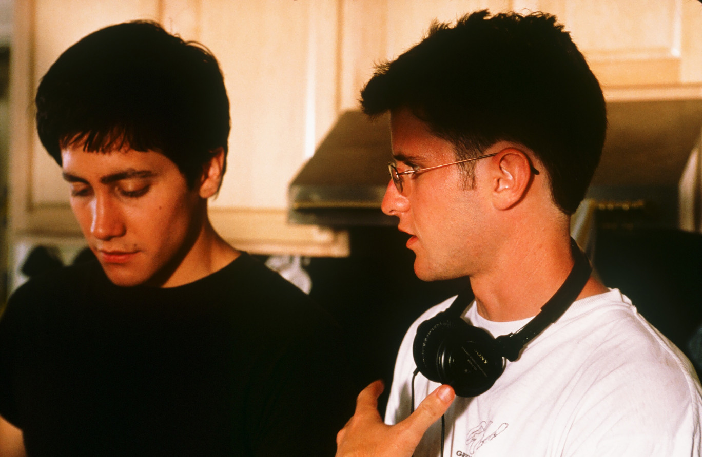 Jake Gyllenhaal et Richard Kelly sur le tournage de Donnie Darko. © 2001 Pandora INC. Tous droits réservés