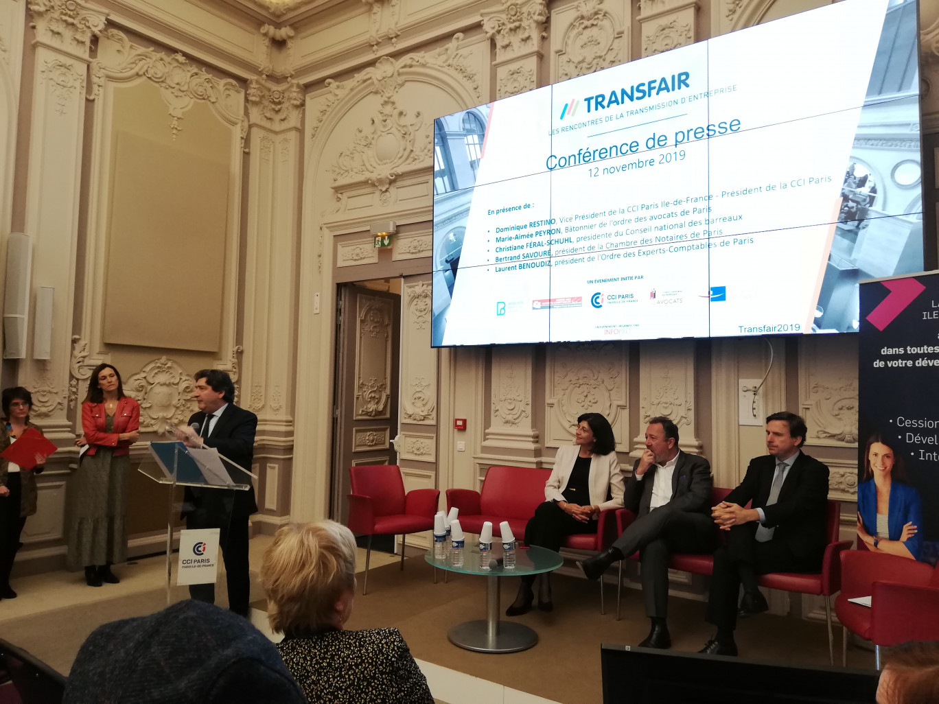 De gauche à droite :  Dominique Restino, président de la CCI Paris, Christiane Féral-Schuhl, présidente du Conseil national des barreaux, Laurent Benoudiz, président de l'Ordre des experts-comptables de Paris, Bertrand Savouré, président de la Chambre des notaires de Paris.