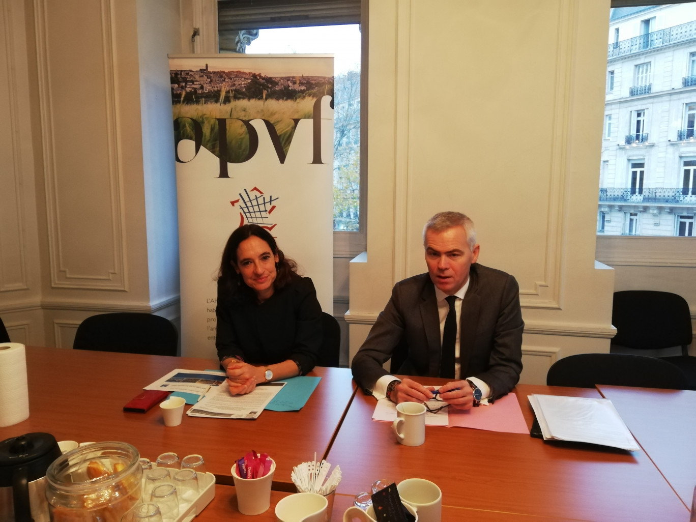 Betty Marcerou, directrice adjointe de la direction des Entreprises et du Développement des territoires et  Christophe Bouillon, président de l'APVF.