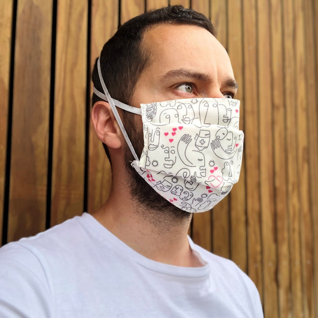 "Le masque Solidaire est fabriqué à la main dans les ateliers de Saint-André-Lez-Lille à partir de matières certifiées Oeko-Tex 100." Crédit Photo : Lemahieu 