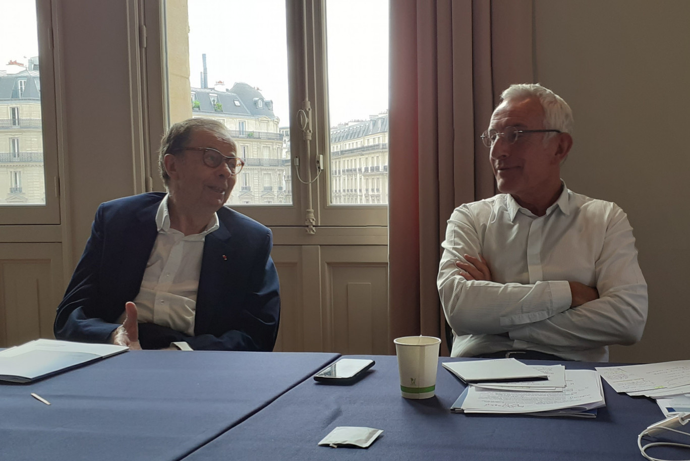 L'ancien, Louis Schweitzer (à gauche), et le nouveau président, Guillaume Pepy, d’Initiative France.