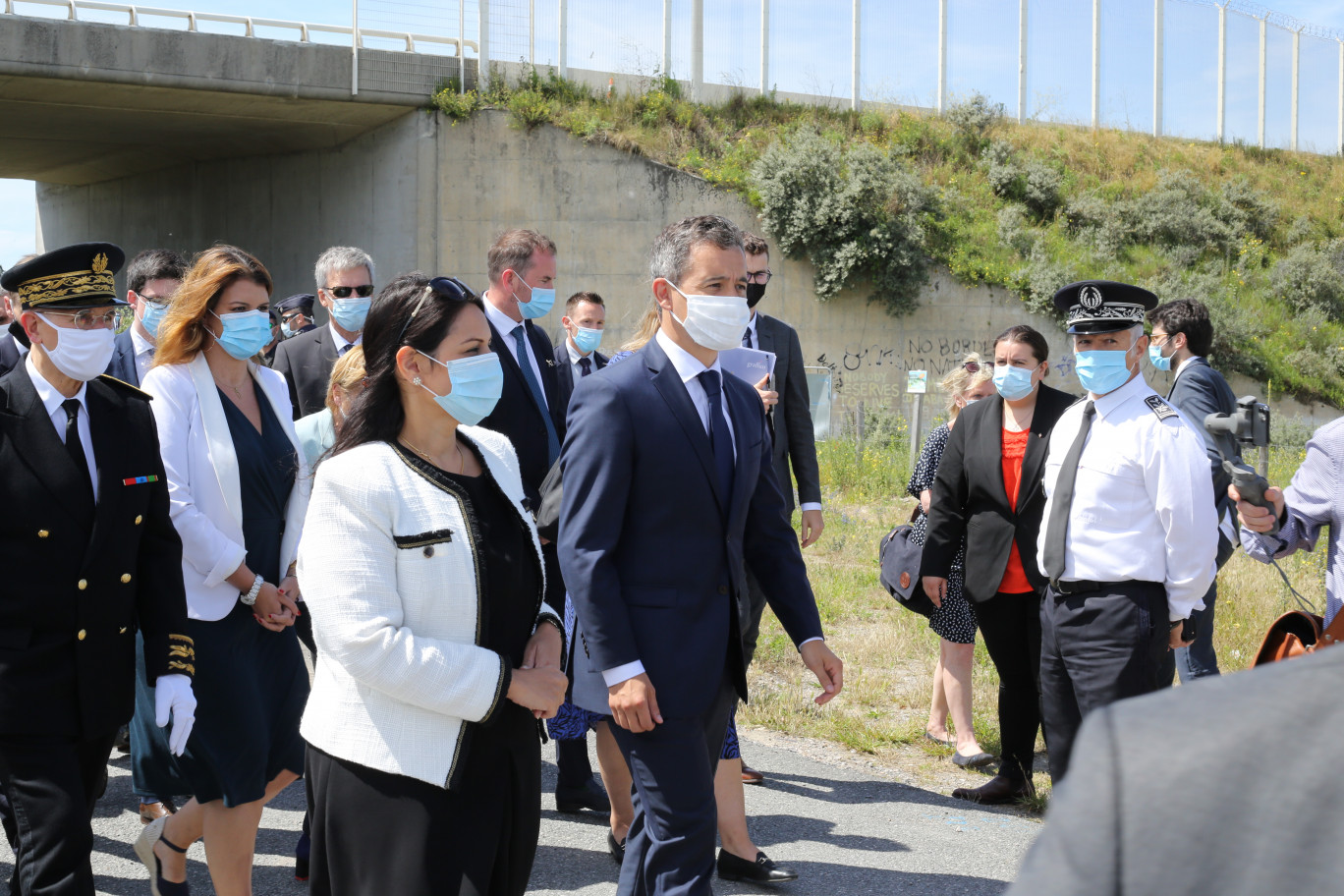 Gérald Darmanin, ministre de l'Intérieur, et Marlène Schiappa, ministre déléguée à la citoyenneté, étaient à Calais ce dimanche 12 juillet. © Aletheia Press / C.Escaillet