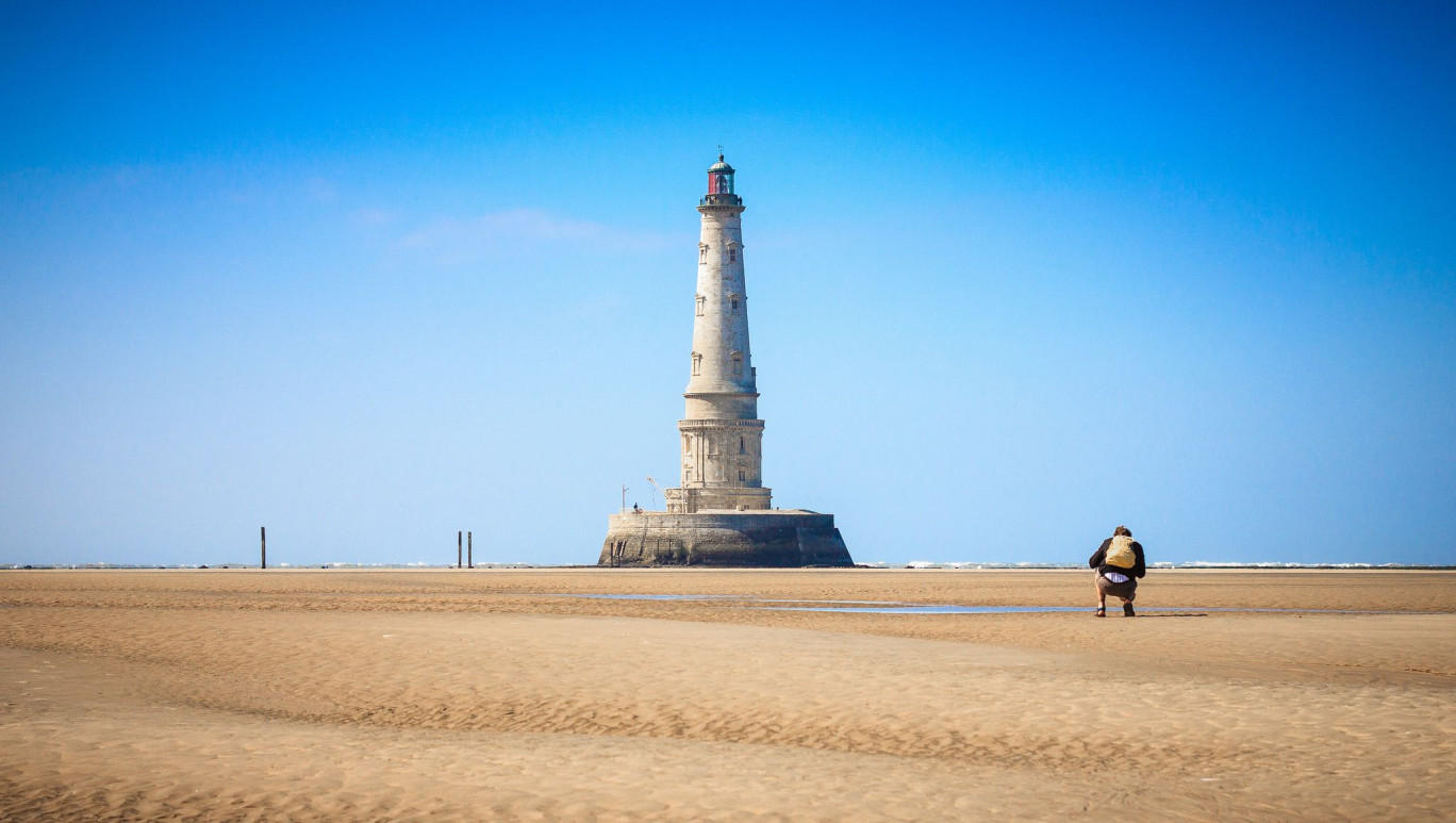 Vieux de 400 ans, le phare nécessite un entretien régulier pour conserver sa prestance et son intégrité.