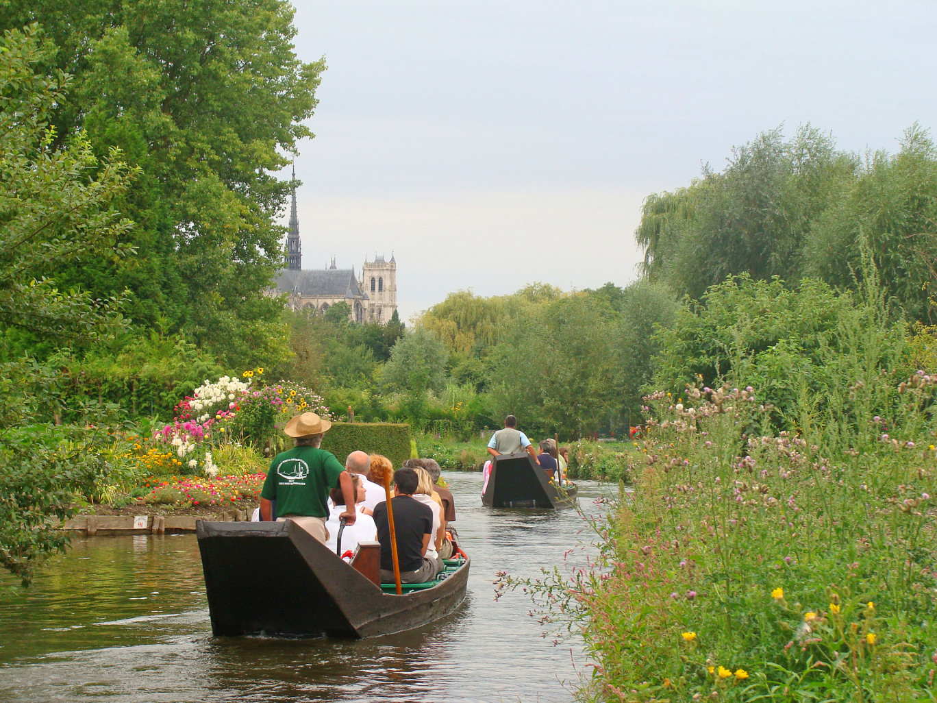 La promesse d'une promenade insolite à bord des traditionnelles barques à cornet. © Agence Somme Tourisme