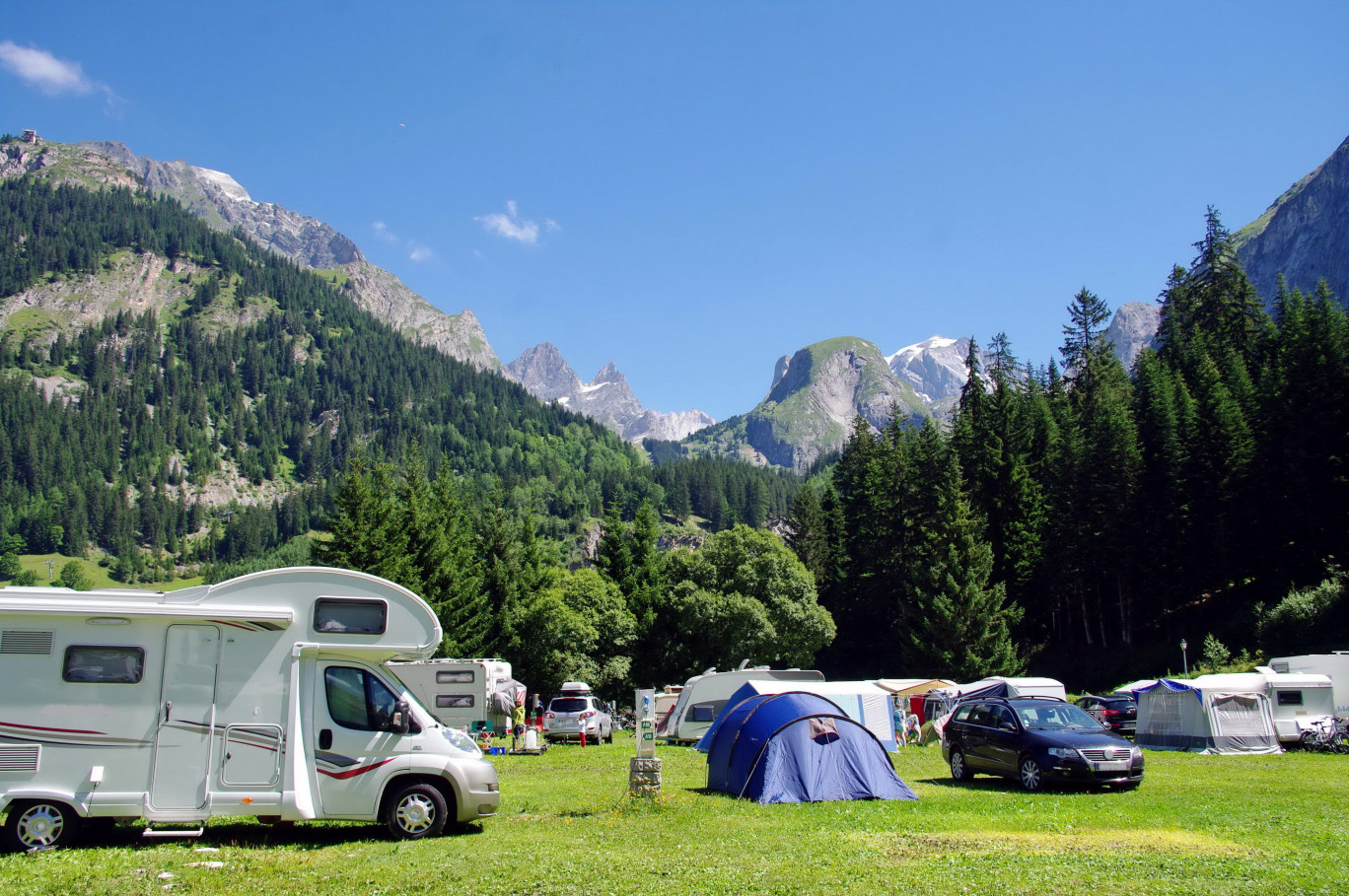 La France est le pays du camping en Europe avec 7 900 campings, soit le tiers des capacités du continent. © savoieleysse