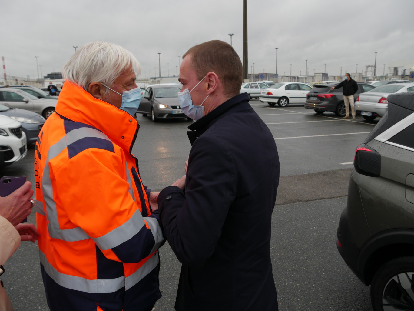 A Calais, Jean-Marc Puissesseau fait visiter le chantier au ministre. (Aletheia Press / M. Railane)