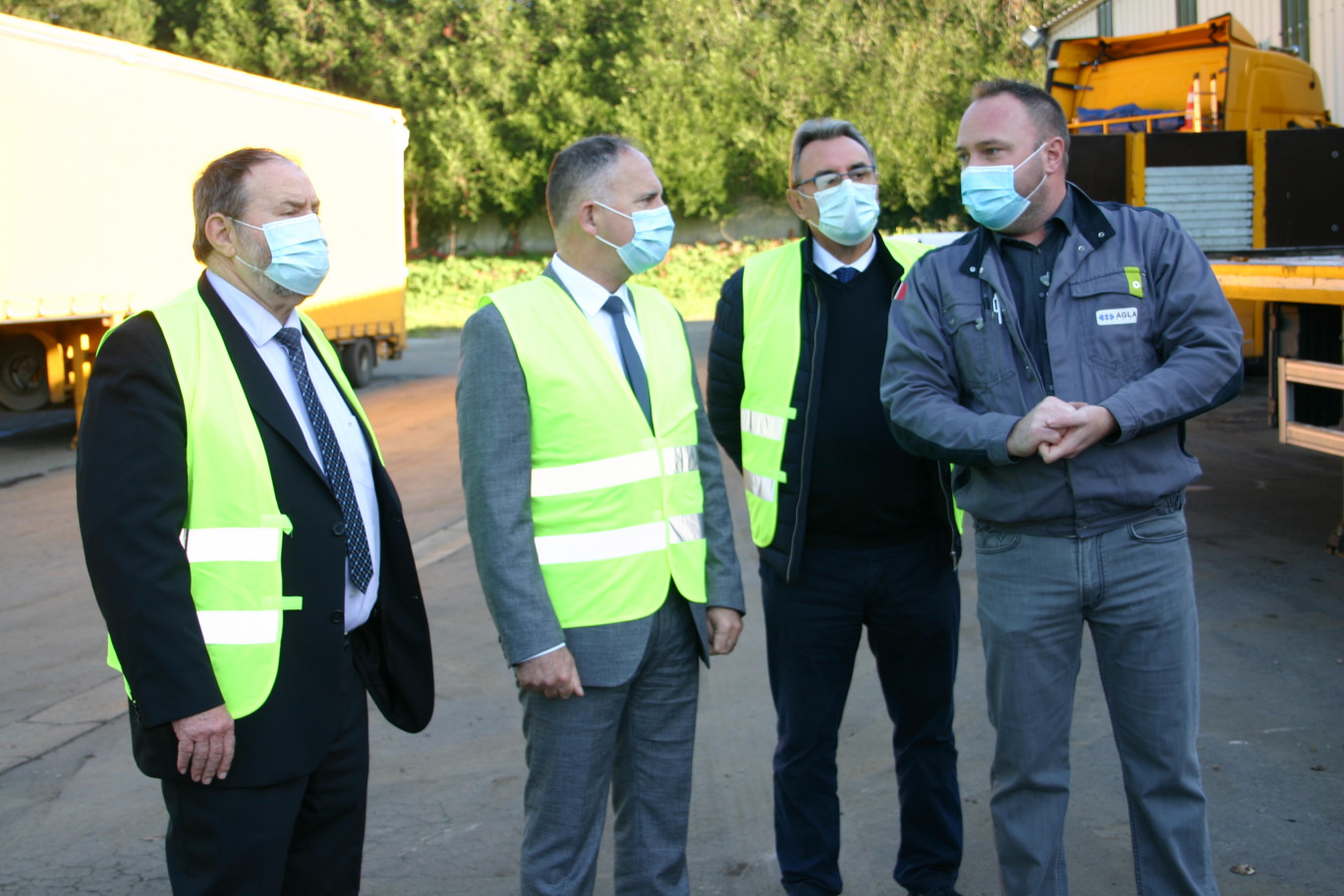 De gauche à droite : Ghislain Tétard, conseiller régional, le préfet du Pas de Calais, Louis Le Franc, Henri Dejonghe, maire d’Auxi-le-Château et le directeur d'Aglaform, Vincent Lefèbvre.