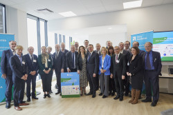 Les fondateurs de Terra Academia en présence des entreprises partenaires et collectivités. © Christophe Kicien