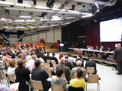 Grande salle, grand problème