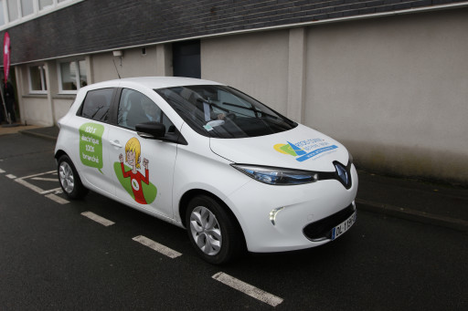 Artois comm. teste les véhicules électriques