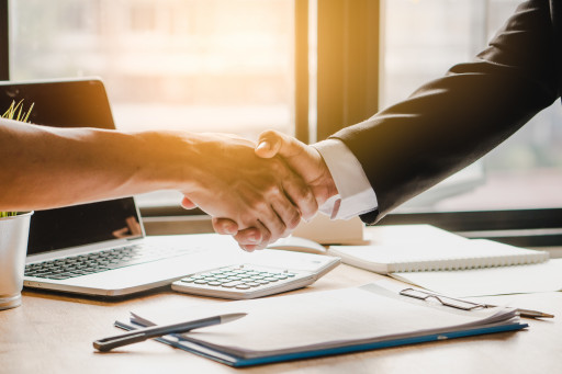 Comment franchir la délicate étape de la transmission d'entreprise familiale ?