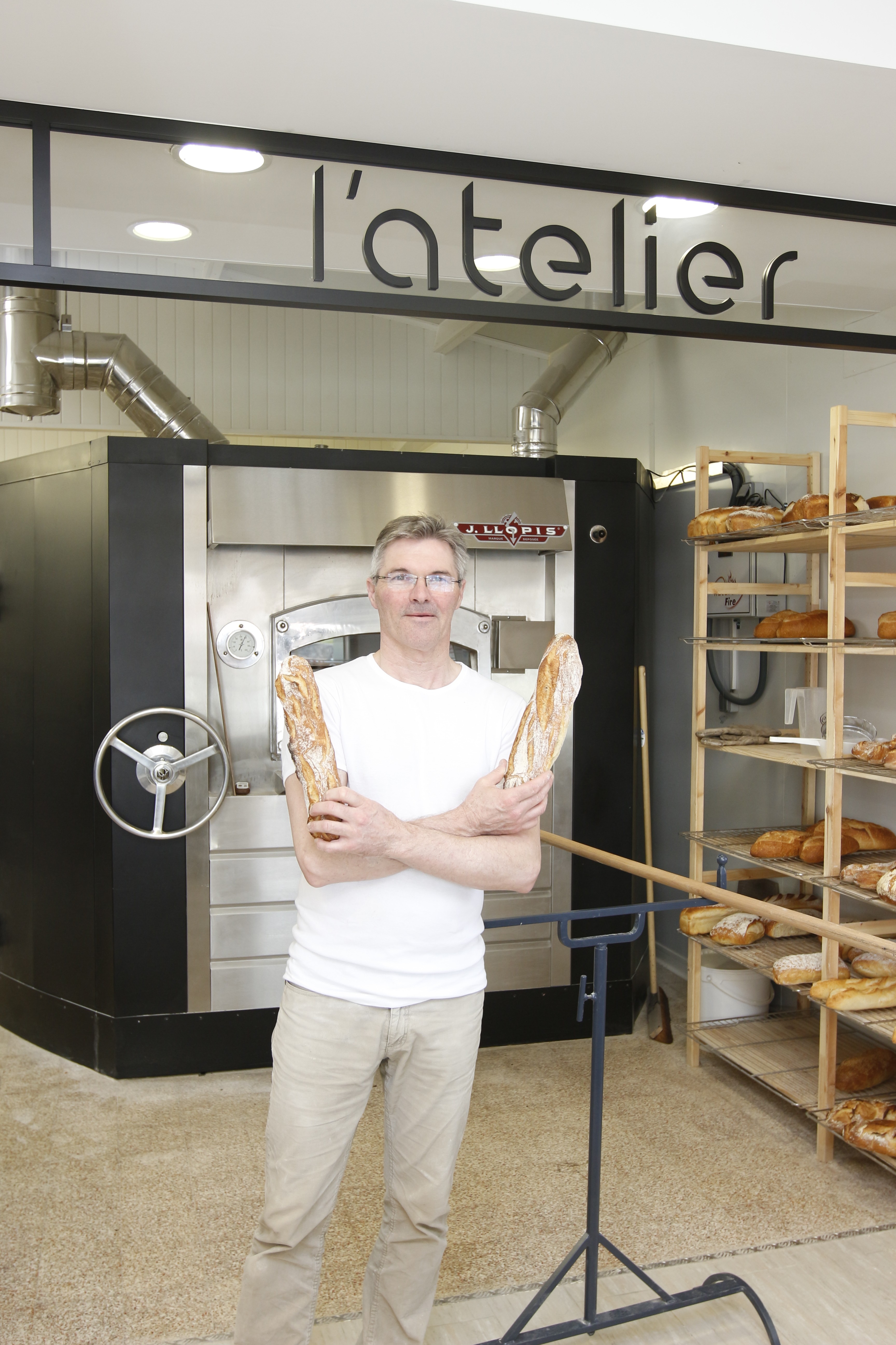 Régis Cense a 50 ans, il a repris ses études, pour pouvoir exercer un métier artisanal et ouvrir une boulangerie de village. ACT'Presse